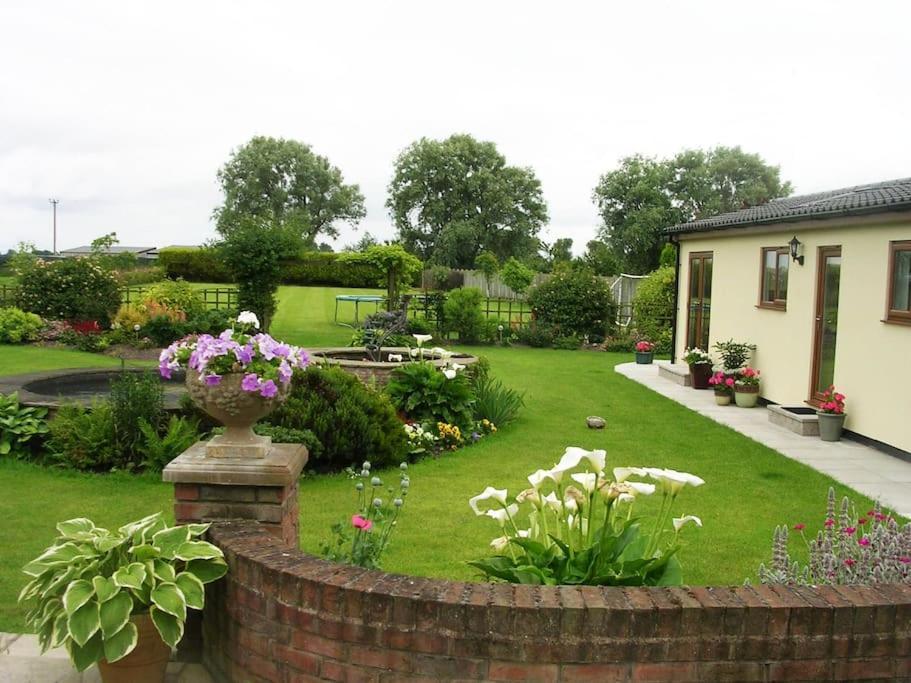Coastal Garden Lodge Preesall Exterior foto